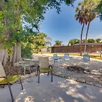 Waterfront Gem With Pool, Dock And Lanai In Tampa!