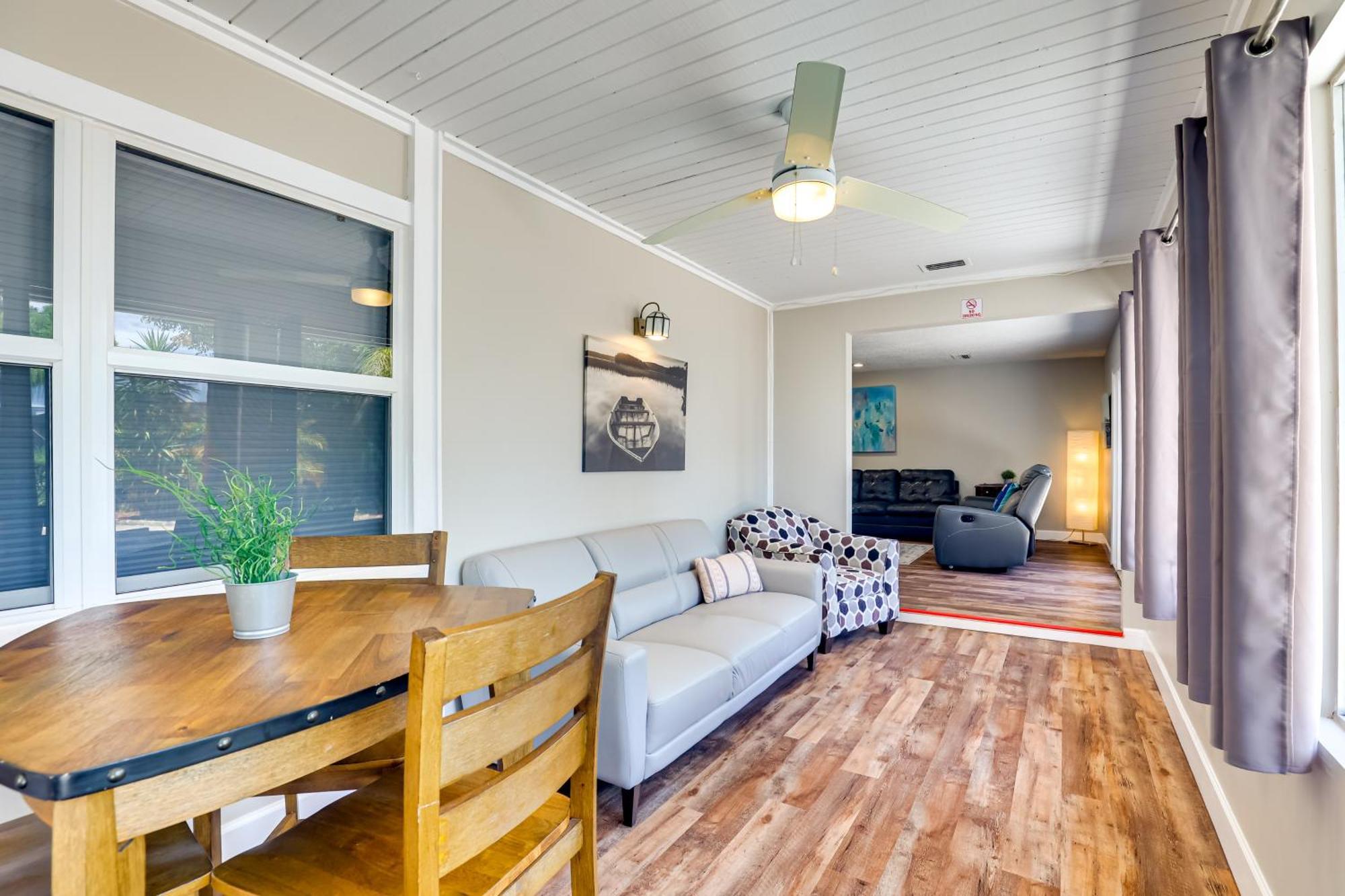 Holiday home Waterfront Gem With Pool, Dock And Lanai In Tampa! Tampa
