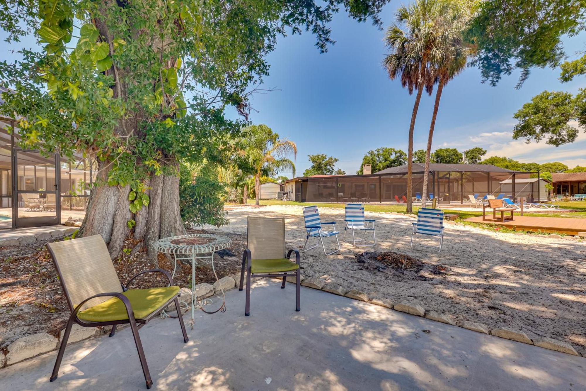 Waterfront Gem With Pool, Dock And Lanai In Tampa! *