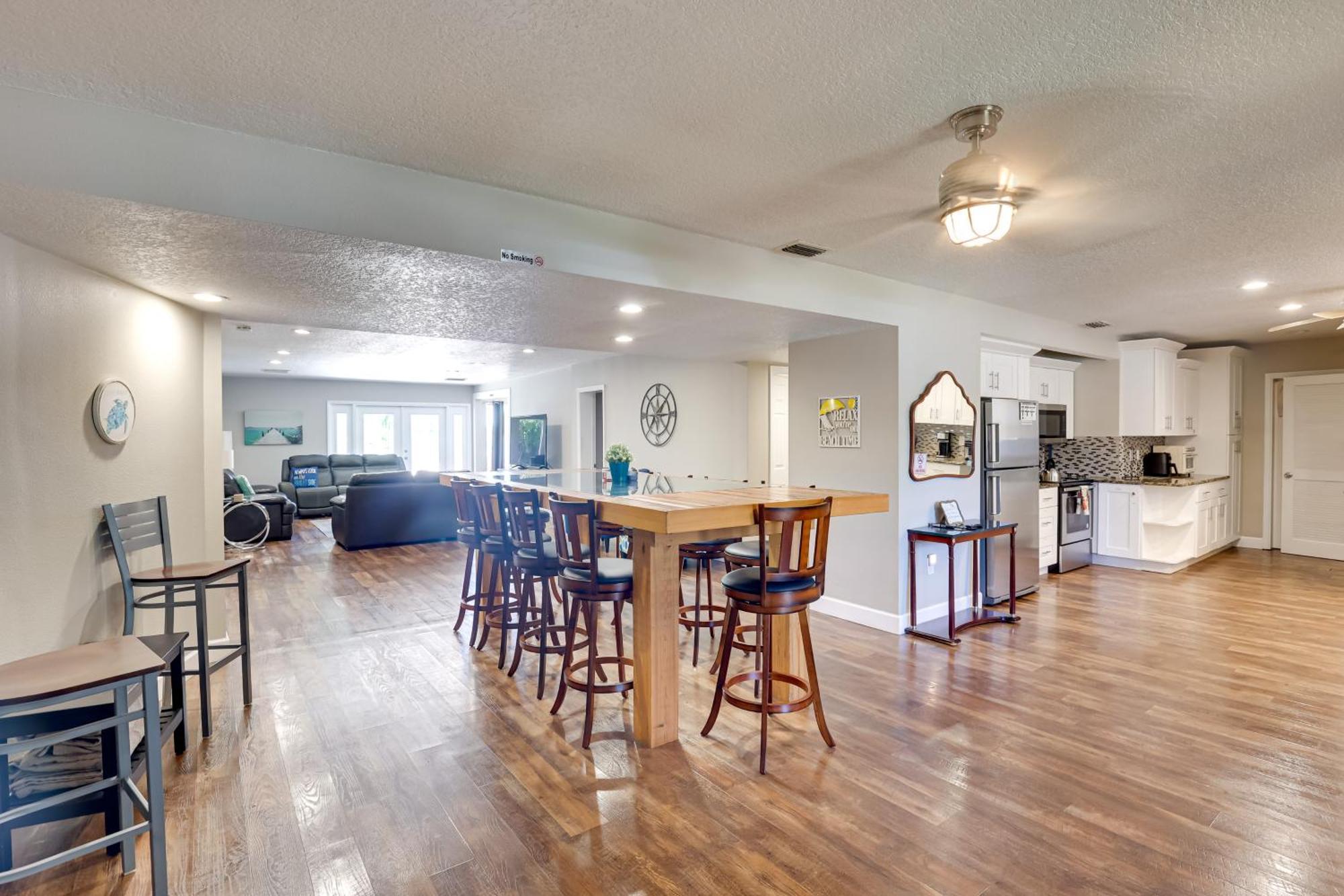 Waterfront Gem With Pool, Dock And Lanai In Tampa! * Tampa