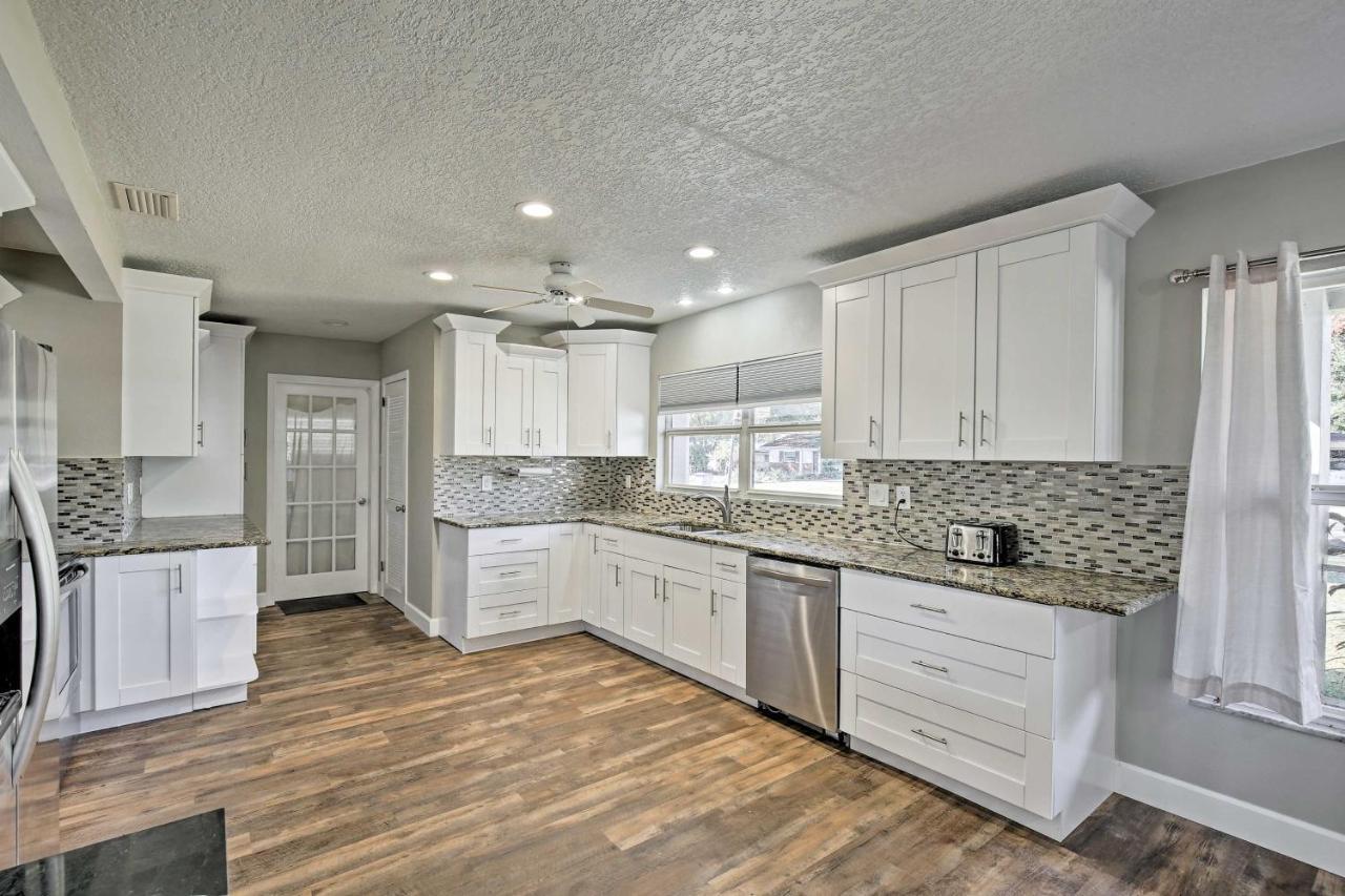 Waterfront Gem With Pool, Dock And Lanai In Tampa! * Tampa