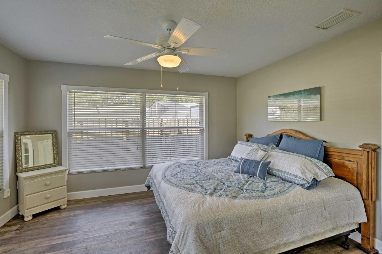 Waterfront Gem With Pool, Dock And Lanai In Tampa! Holiday home Tampa