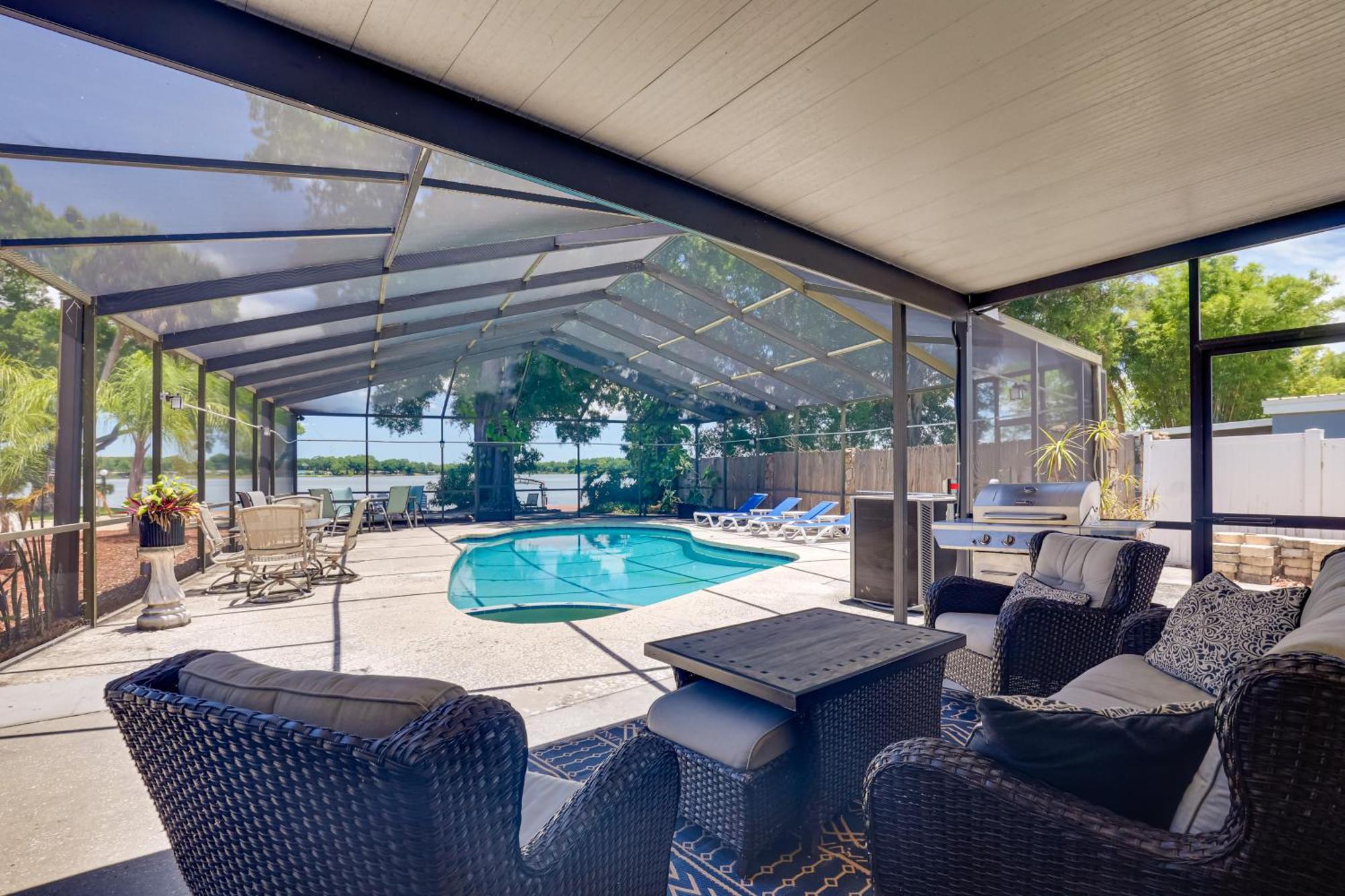 Waterfront Gem With Pool, Dock And Lanai In Tampa! *