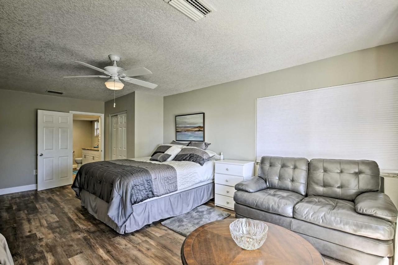 Waterfront Gem With Pool, Dock And Lanai In Tampa! Holiday home