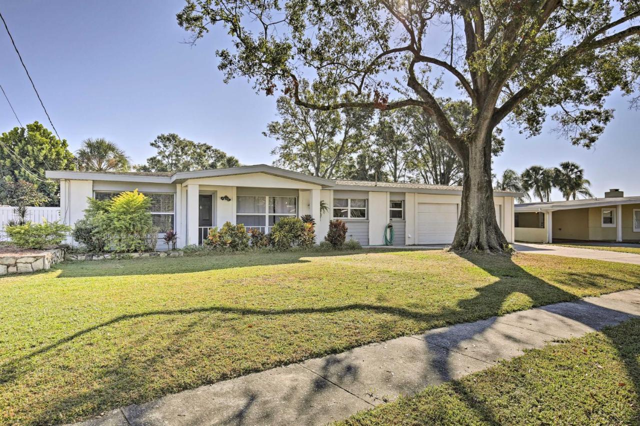 Waterfront Gem With Pool, Dock And Lanai In Tampa! *